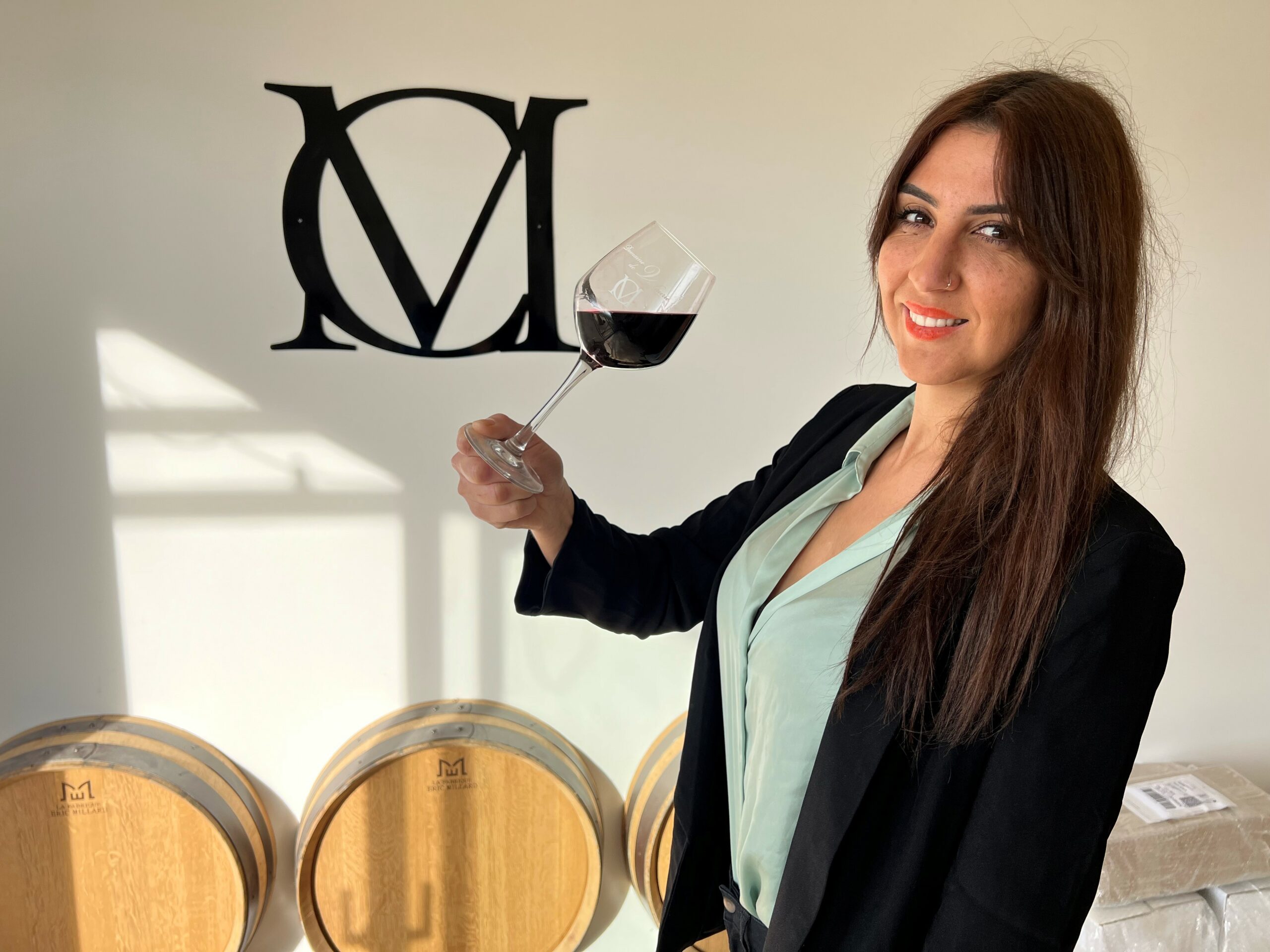 Pauline Pradier, Miss agricole 2023, dans le caveau du domaine de Vallaurie à Saint Nazaire (Gard)