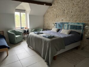 Bleu céleste : la petite maison dans la verte prairie