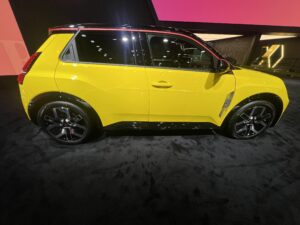 R5 E-Tech présentée au Mondial de Paris 2024