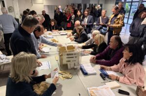 Au premier tour des élections municipales, les participants du bureau de vote Carnon-B au dépouillement ont délivré une prestation de trés haut niveau dimanche dernier. Organisation, rapidité et clarté.