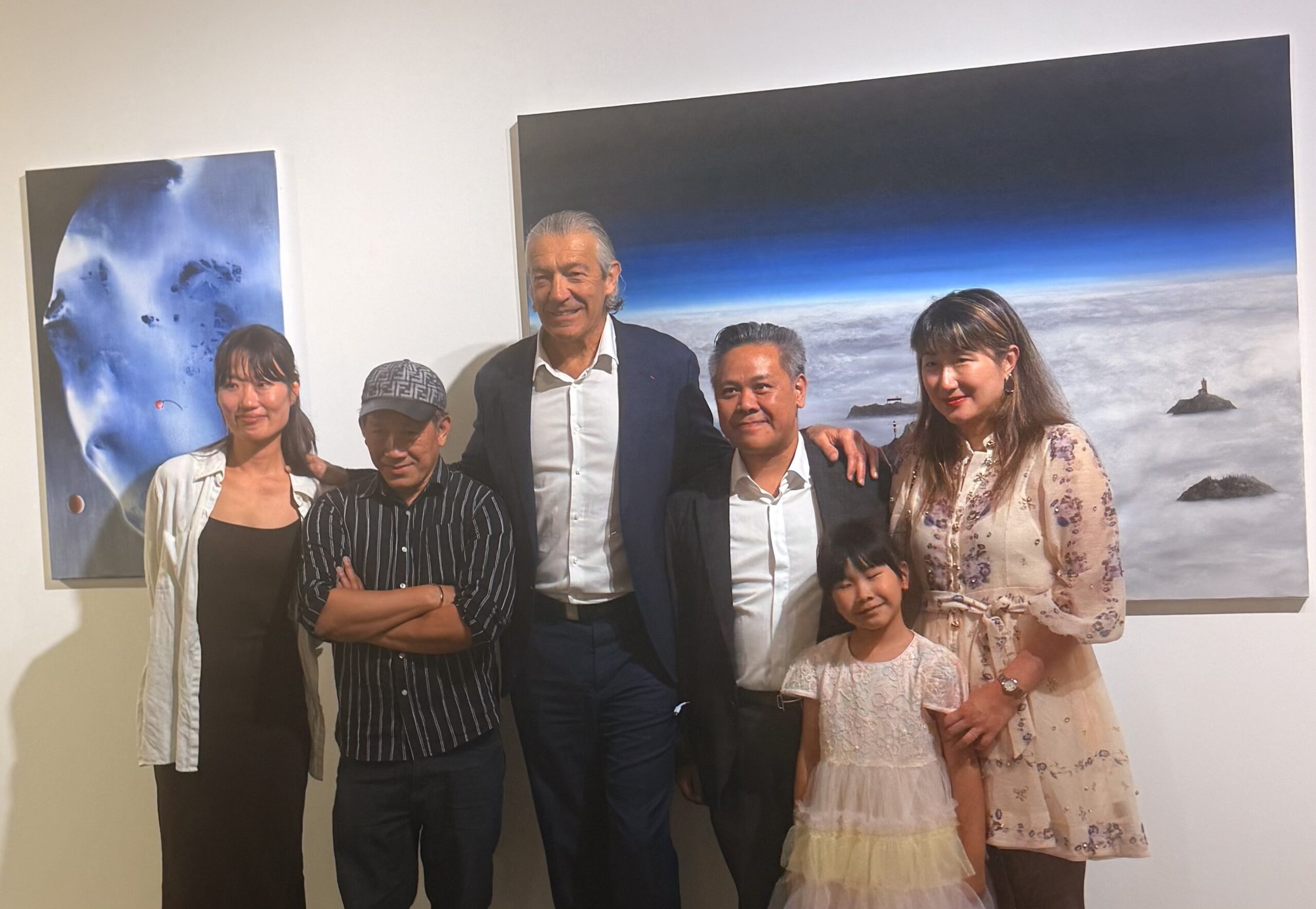 G&eacute;rard Bertrand et les artistes d'une Rose mille mondes. Photo K.Daguet-Alonso